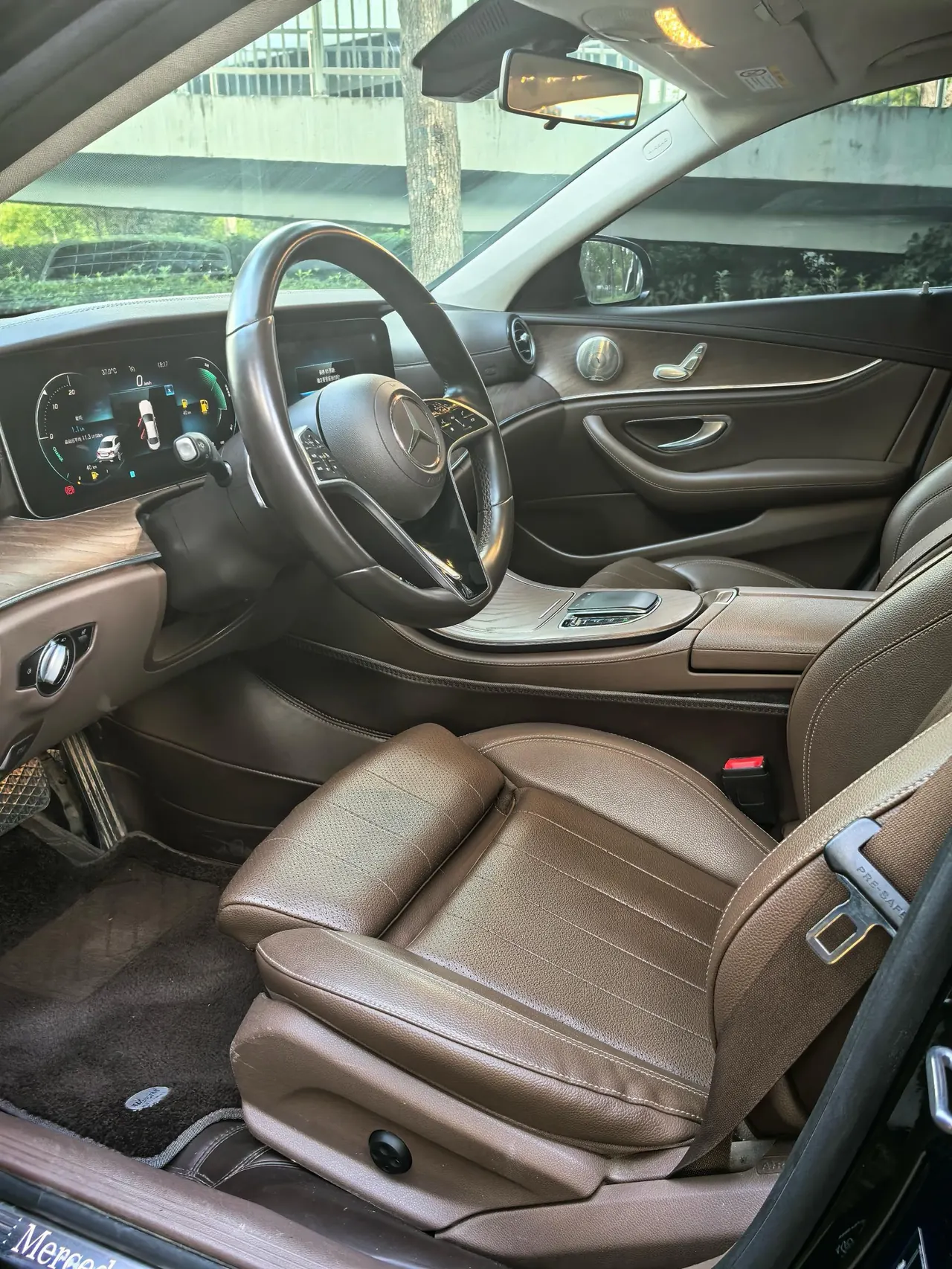 Mercedes Benz E Class 2022 E 260 L 2.0T Automatic 10
