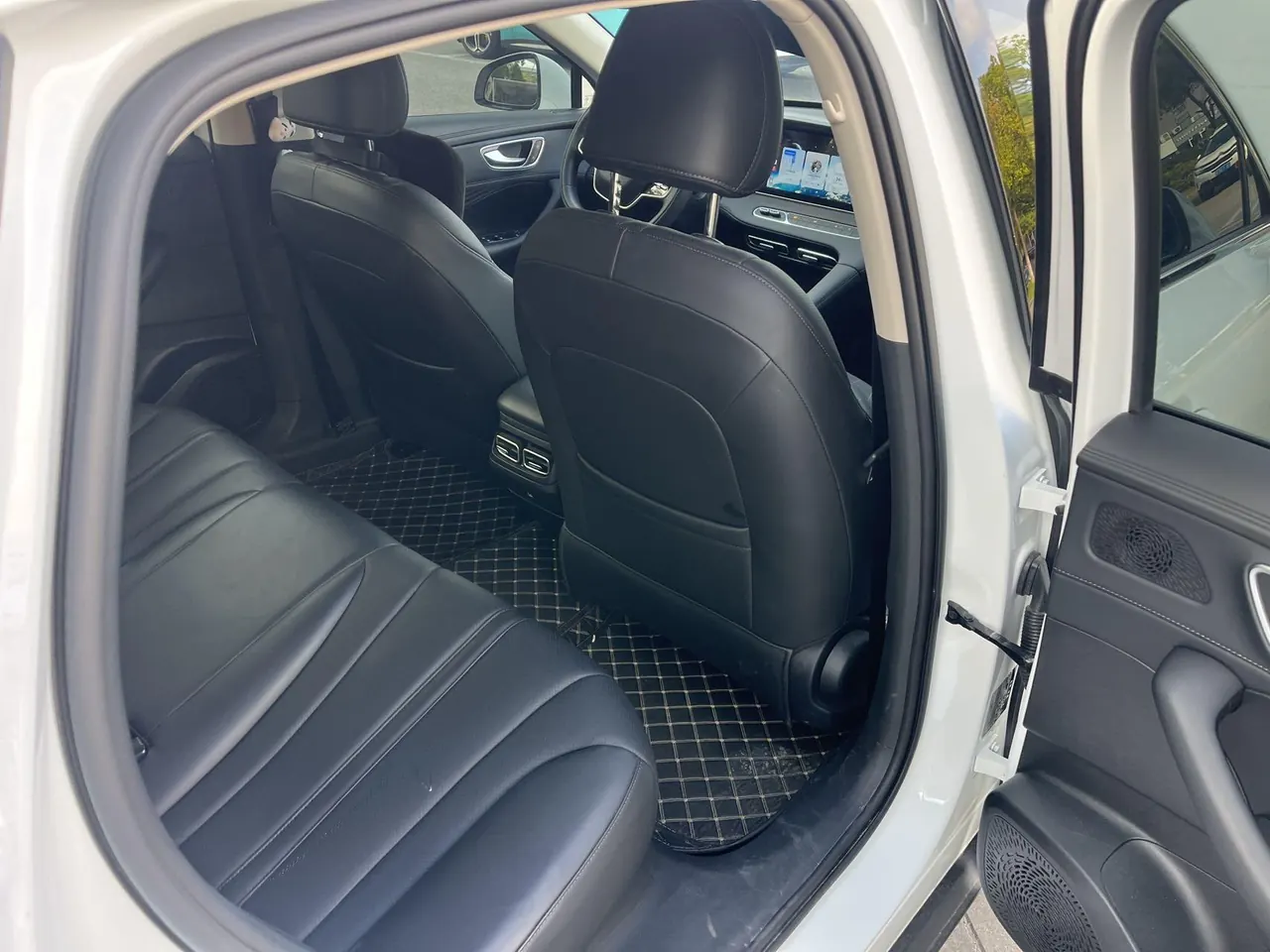 Roewe 2025 D7 DMH 1.5 World Championship Edition Automatic Gear 3