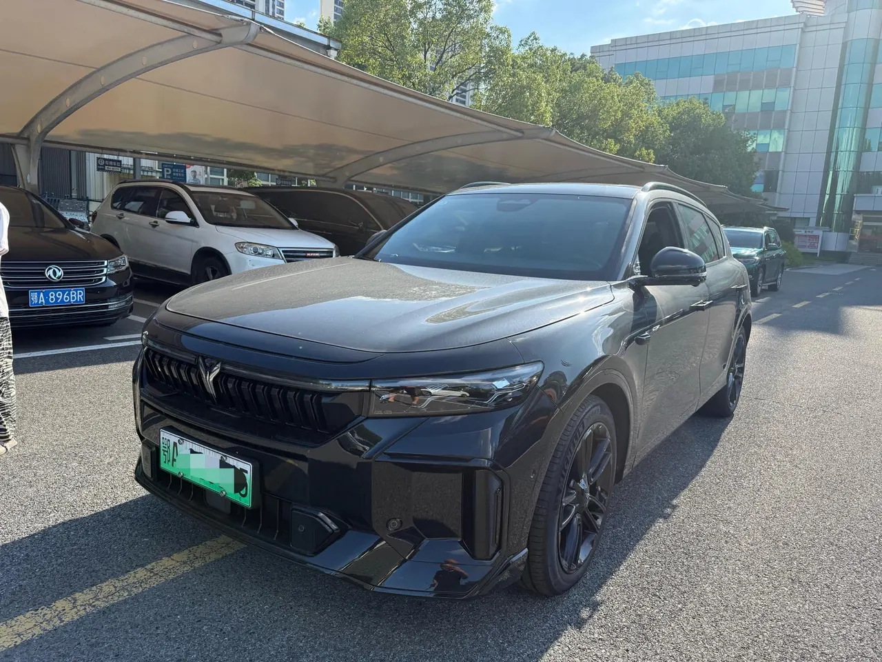 打开图片灯箱:Voyah 2025 FREE 318 259km Four-wheel Drive Exploration Edition Automatic Gear