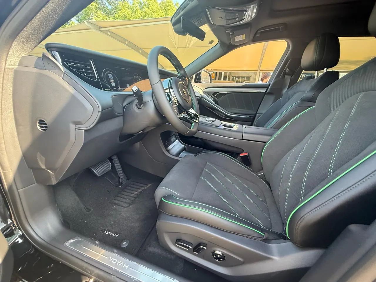 Voyah 2025 FREE 318 259km Four-wheel Drive Exploration Edition Automatic Gear 4