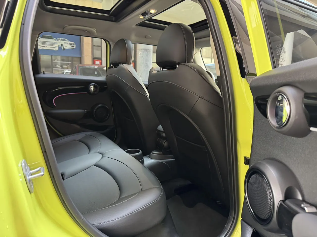 MINI Mini 5-Door (Imported) 2023 Mini Cooper 1.5T Artist Automatic Gear 14