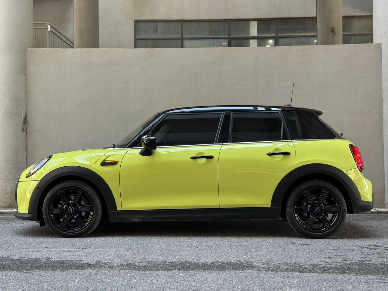 MINI Mini 5-Door (Imported) 2023 Mini Cooper 1.5T Artist Automatic Gear 3