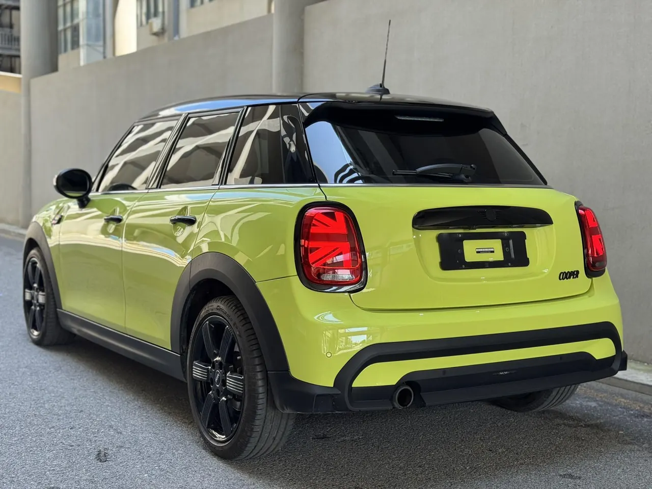 MINI Mini 5-Door (Imported) 2023 Mini Cooper 1.5T Artist Automatic Gear 4