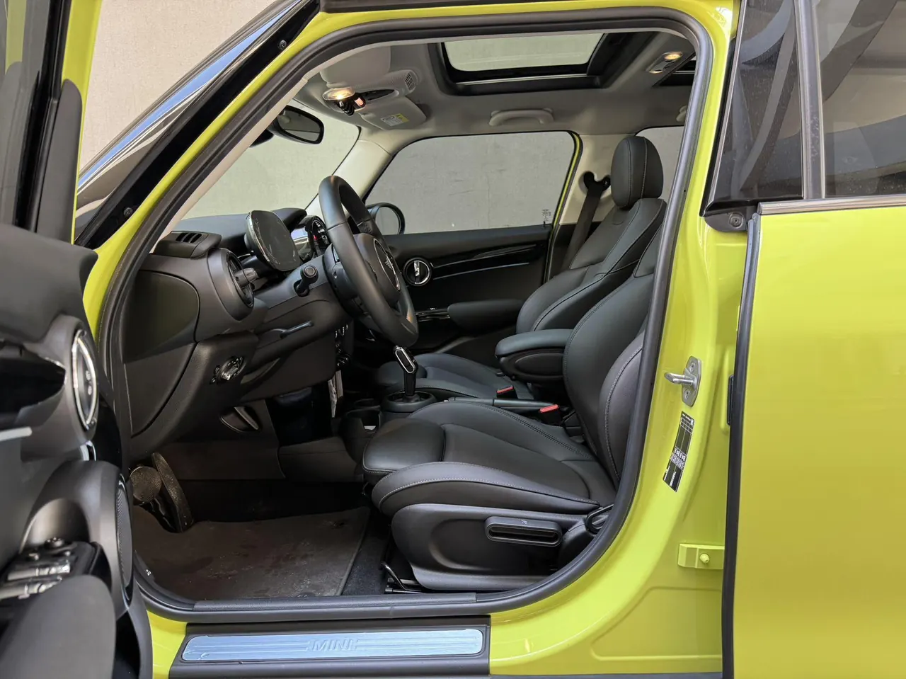 MINI Mini 5-Door (Imported) 2023 Mini Cooper 1.5T Artist Automatic Gear 6
