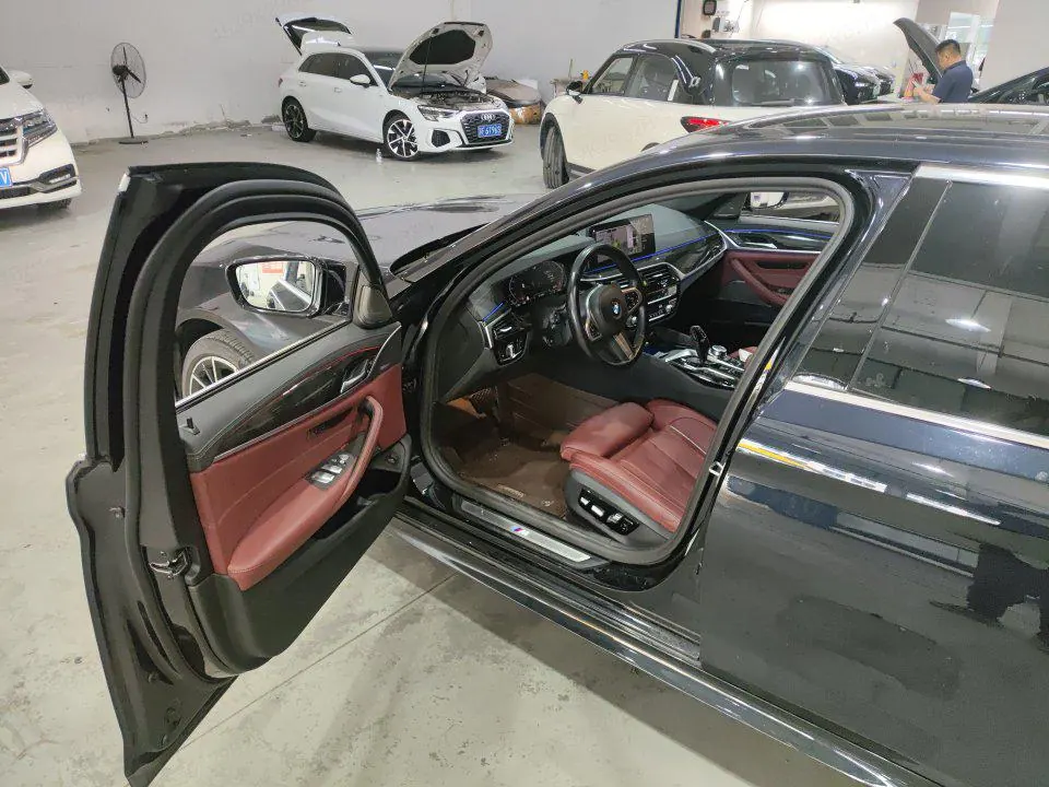 BMW 5 Series 2022 530Li 2.0T Exclusive M Sports Suit (Modified) Automatic Gear 3