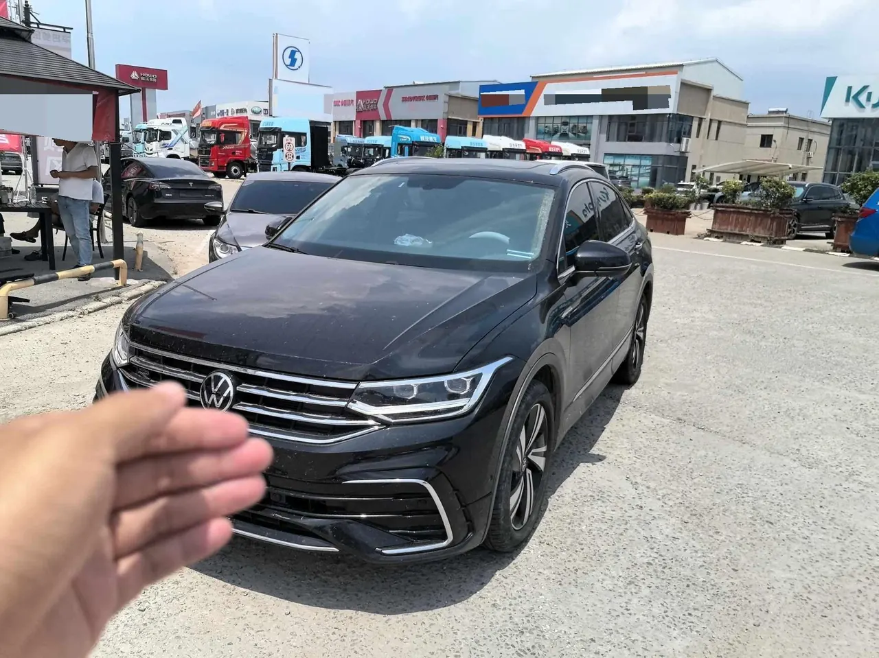 Open image lightbox: Volkswagen 2022 Tiguan X 2.0TSI 330TSI Two-Drive Ultimate Automatic Gear