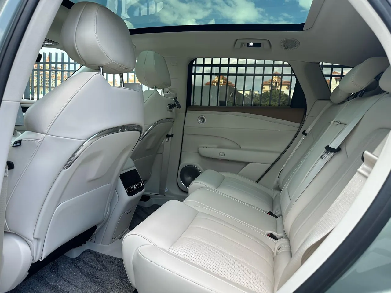 Voyah 2025 FREE four-wheel drive dry Kun version of automatic gear 4