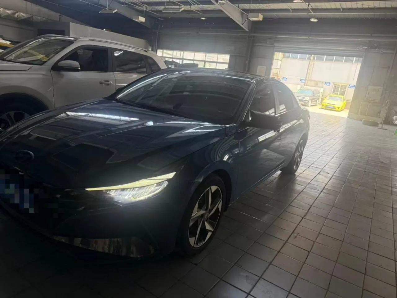 Hyundai 2021 Elantra -3-compartment 1.5 stepless LUX premium automatic gear - View 1