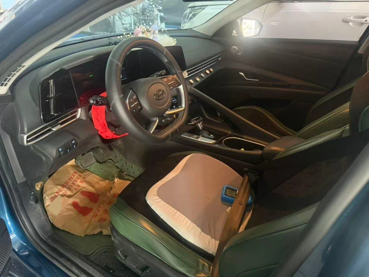 Hyundai 2021 Elantra -3-compartment 1.5 stepless LUX premium automatic gear 4