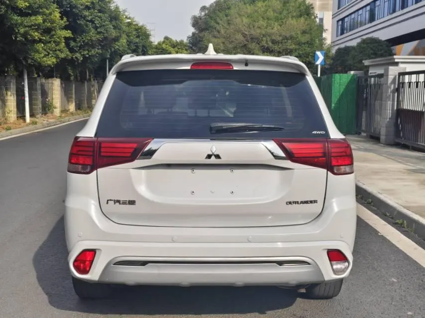 Mitsubishi 2021 Outlander 2.4 stepless four-wheel drive to enjoy the version of 7-seat automatic gear 4