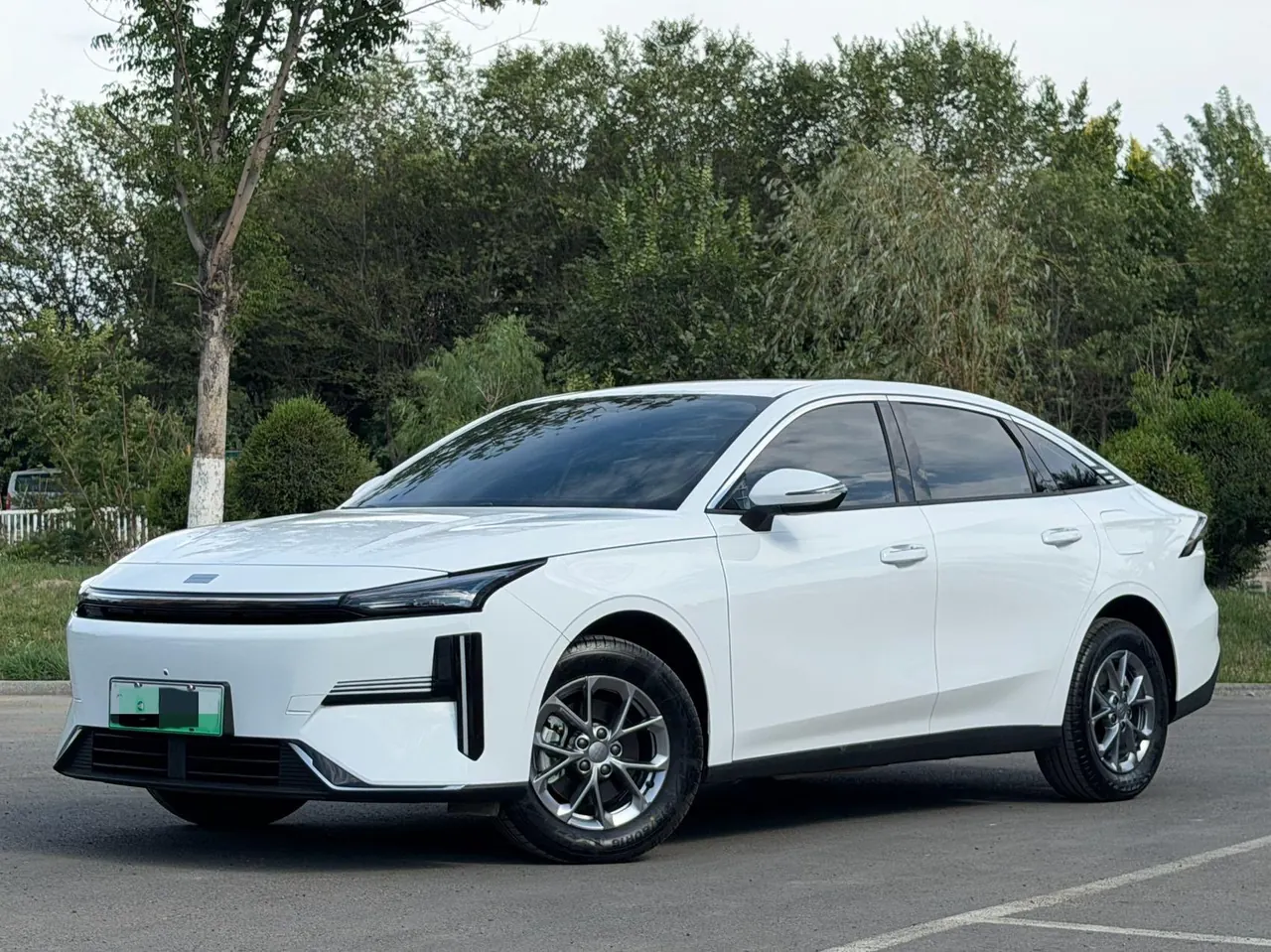 Open image lightbox: Geely Galaxy 2025 L6 EM-i 1.5 60km sailing version of automatic gear