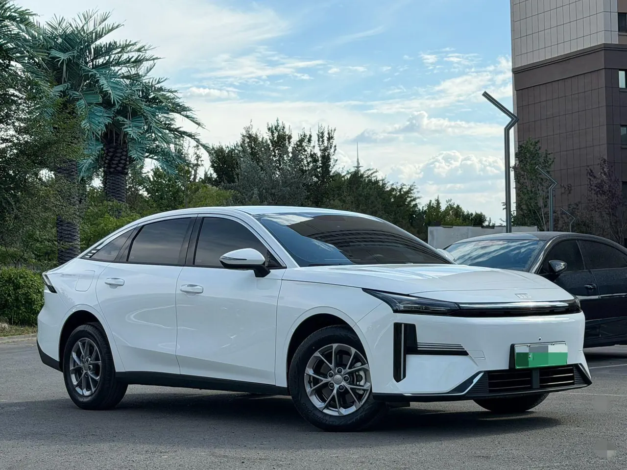 Geely Galaxy 2025 L6 EM-i 1.5 60km sailing version of automatic gear 3