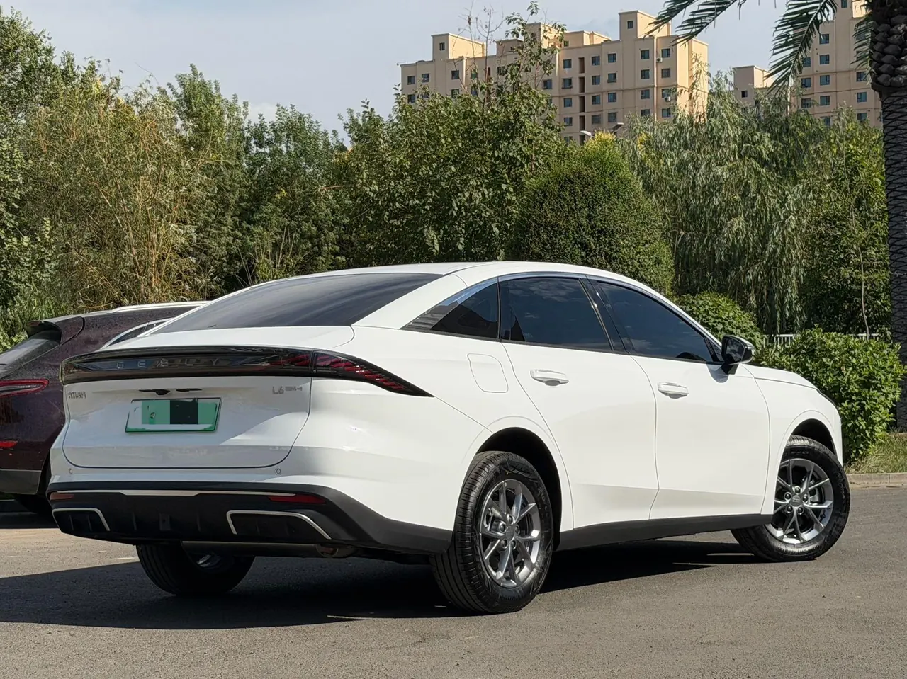 Geely Galaxy 2025 L6 EM-i 1.5 60km sailing version of automatic gear 7