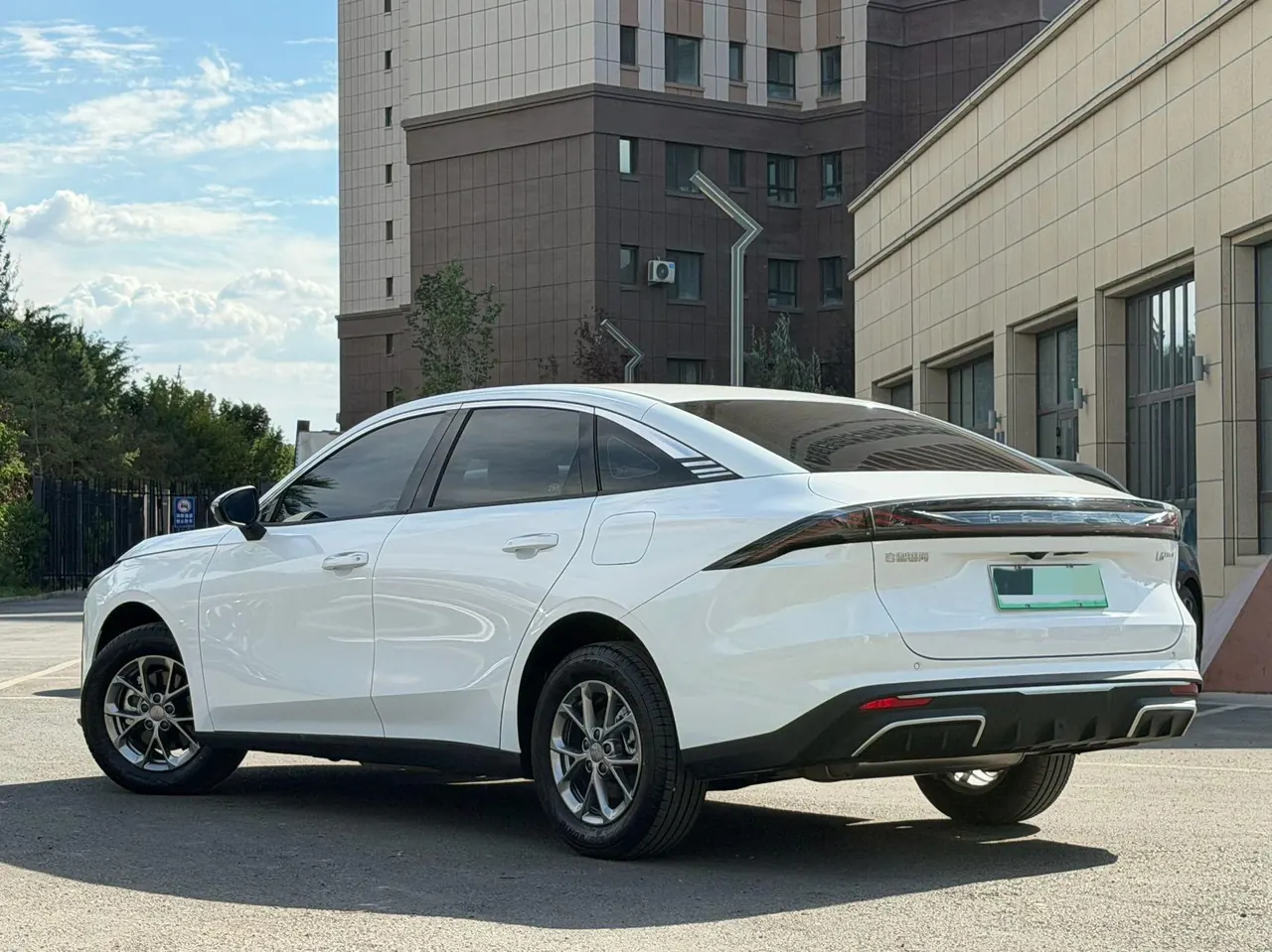 Geely Galaxy 2025 L6 EM-i 1.5 60km sailing version of automatic gear 9