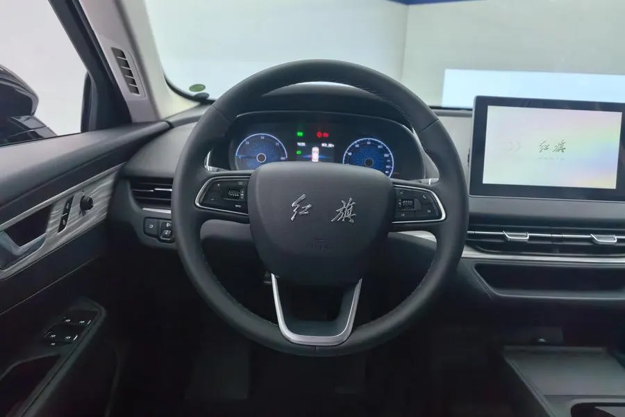 HongQi 2025 E-QM 5 500km Travel Edition Automatic Gear 2