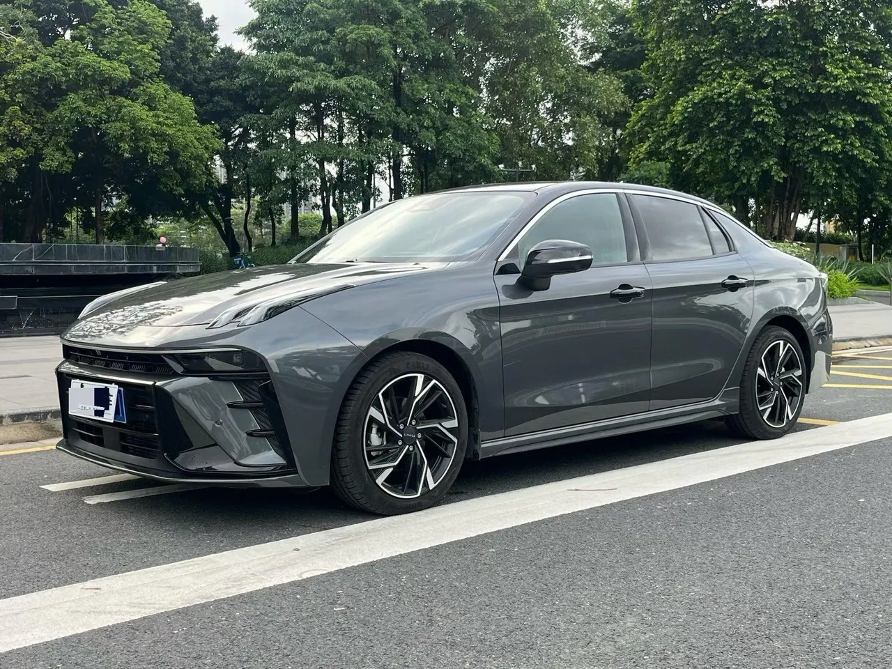 Открыть галерею: LYNK&CO 2025 LYNK&CO 03 1.5TD Champion Pro Auto