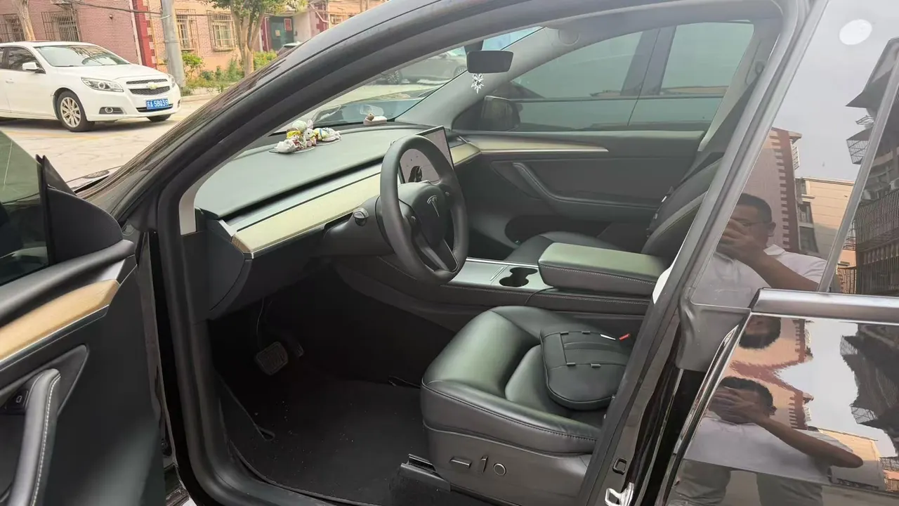 Tesla 2021 Model Y Standard Endurance Rear Drive Automatic Gear 4