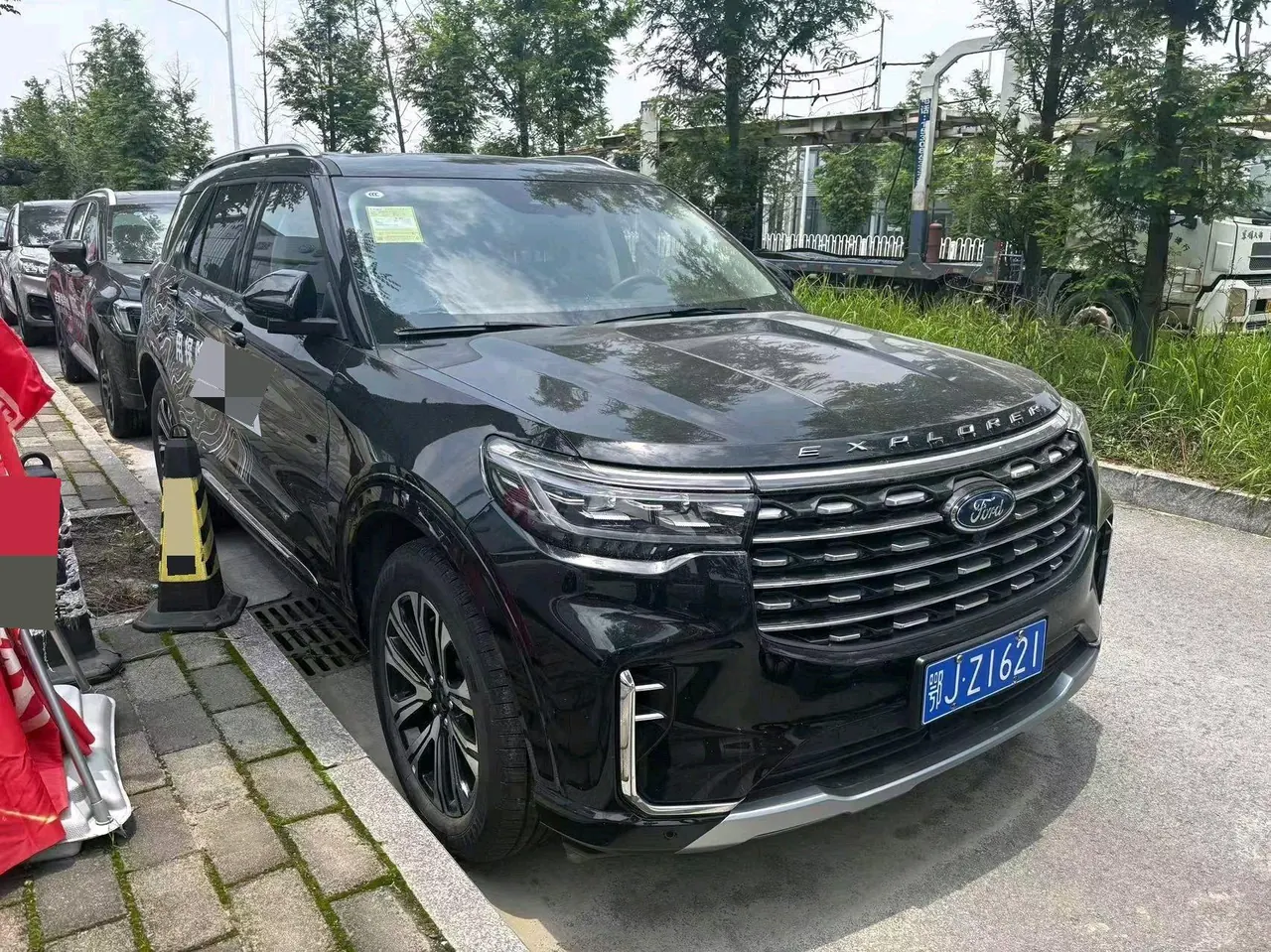 Ford 2024 Explorer 2.3T EcoBoost Four-wheel Drive Titanium Edition 7-seat Automatic Gear 2