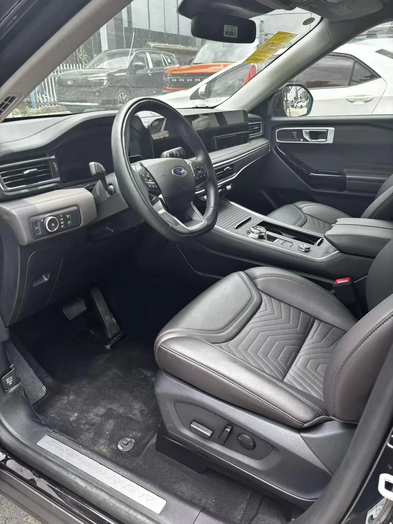 Ford 2024 Explorer 2.3T EcoBoost Four-wheel Drive Titanium Edition 7-seat Automatic Gear 4