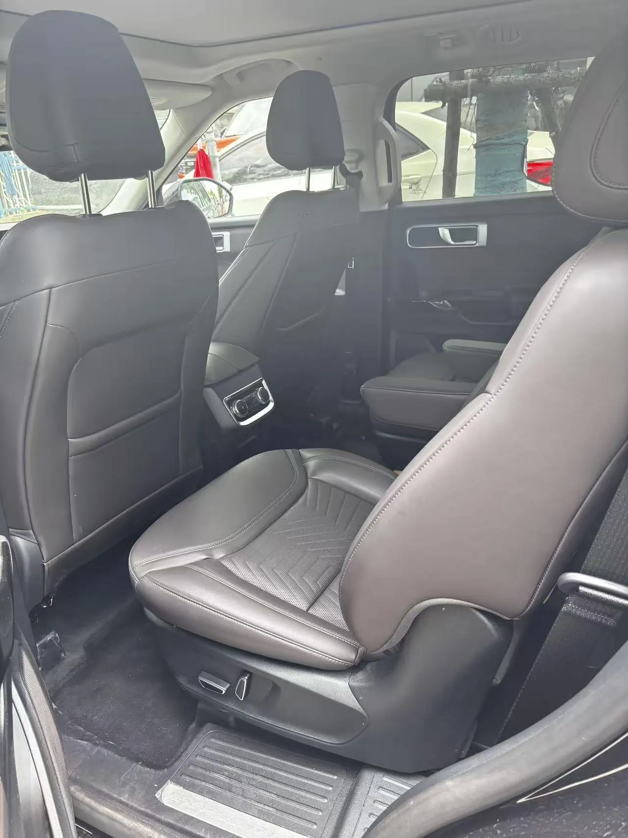 Ford 2024 Explorer 2.3T EcoBoost Four-wheel Drive Titanium Edition 7-seat Automatic Gear 5