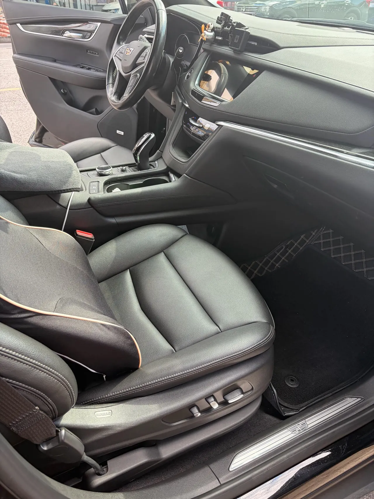 Cadillac 2021 XT5 2.0T 28T 4-wheel drive luxury automatic gear 3