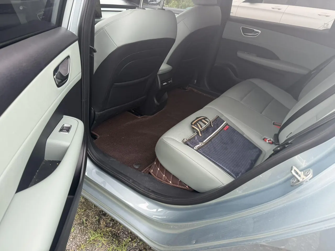 Roewe 2025 D 6 520km Smart Edition Automatic Gear 6