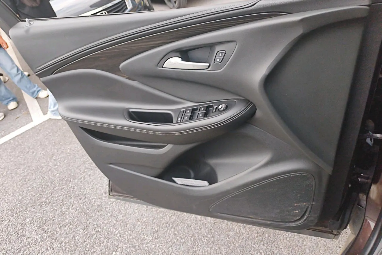 Buick 2020 Angkewei 1.5T 20T Two-Drive Elite Automatic Gear 3