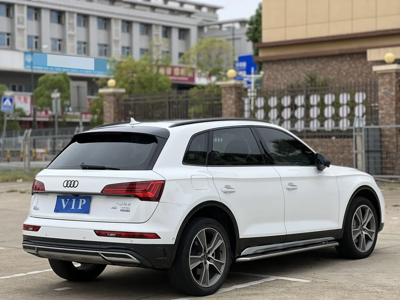 Audi 2021 Q5L 2.0TFSI 45TFSI Deluxe Elegant Automatic 7