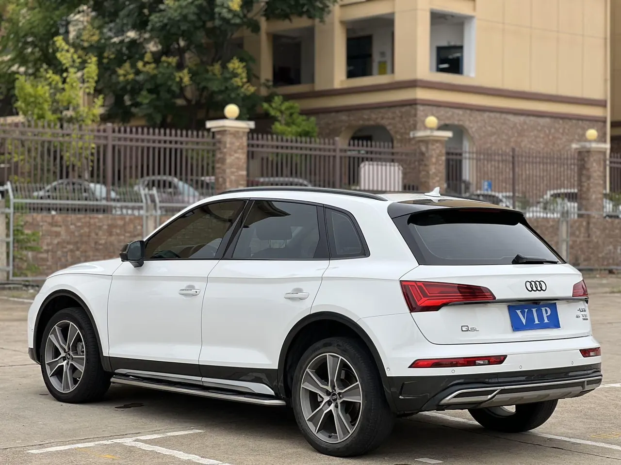 Audi 2021 Q5L 2.0TFSI 45TFSI Deluxe Elegant Automatic 9
