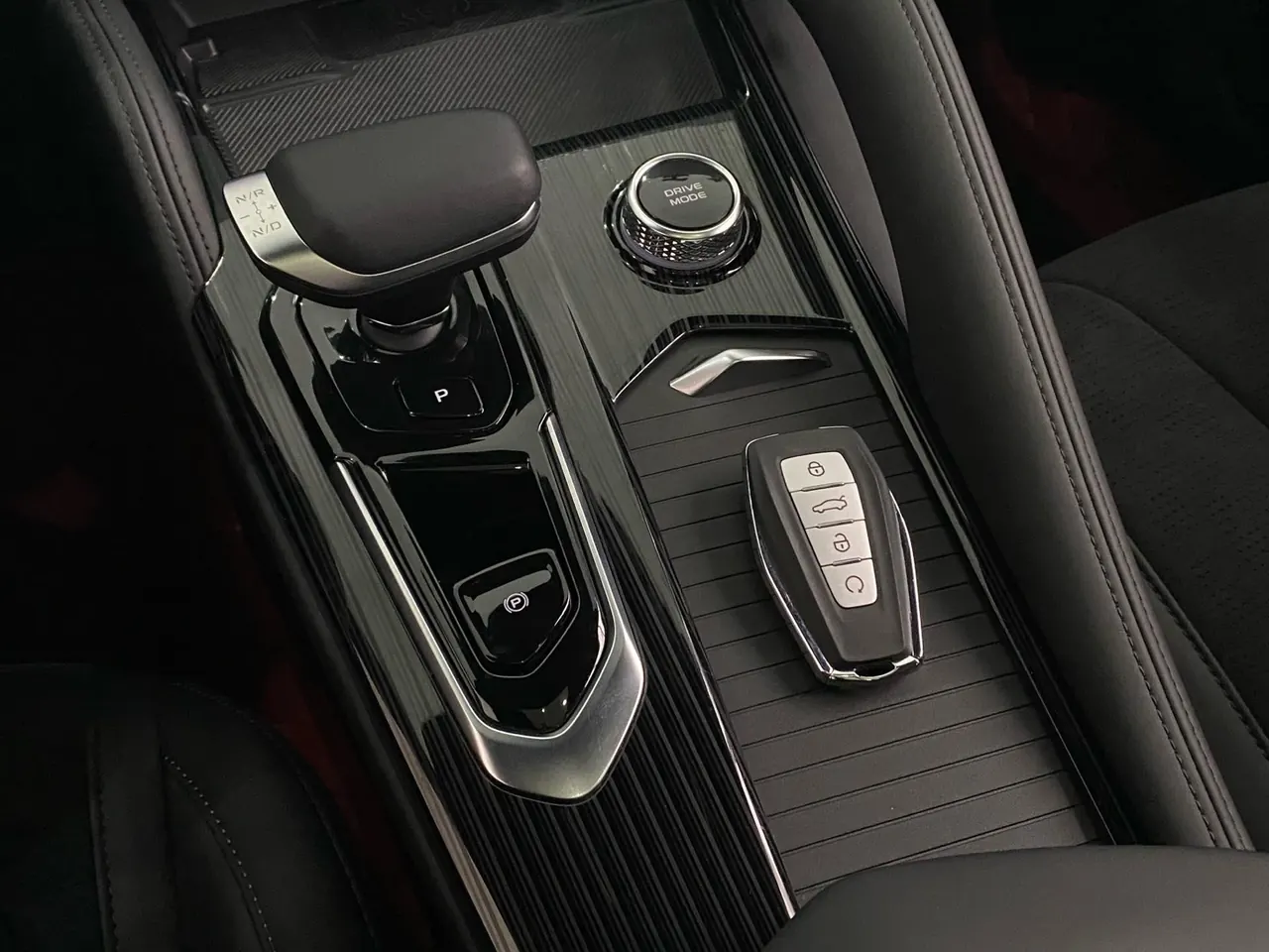 Geely 2024 XingyueL (Monjaro) 2.0TD High Power Two-Drive Enovate Edition Automatic Transmission 10
