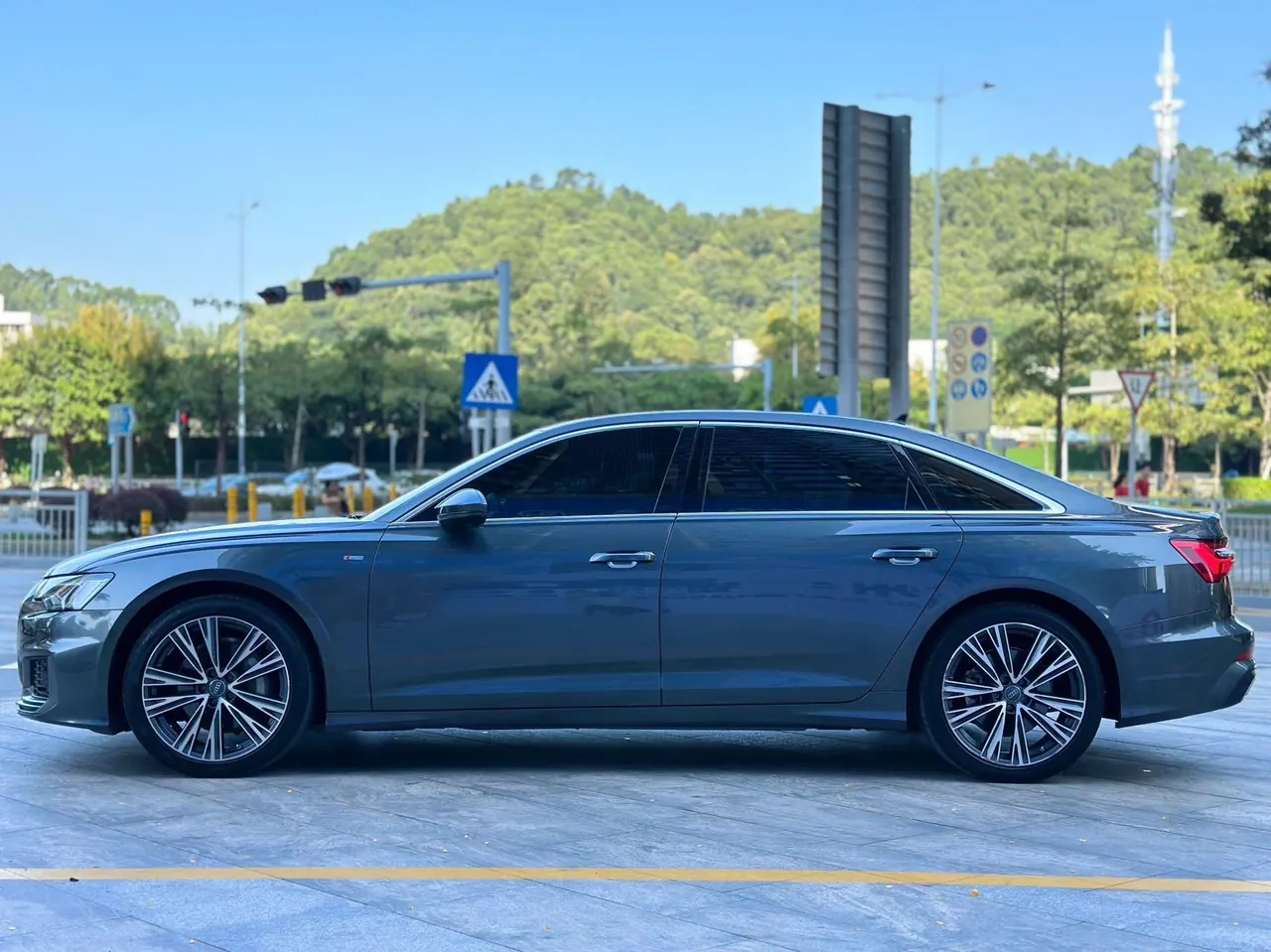 Audi 2022 A6L 2.0TFSI 45TFSI Quattro Selected Dynamic Automatic 8