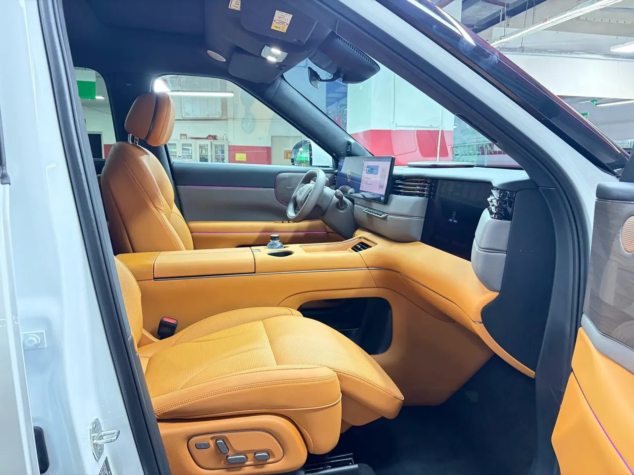 IM 2026 IM LS8 66 Ultra Technology Flagship Large Five-seater Automatic Transmission 3