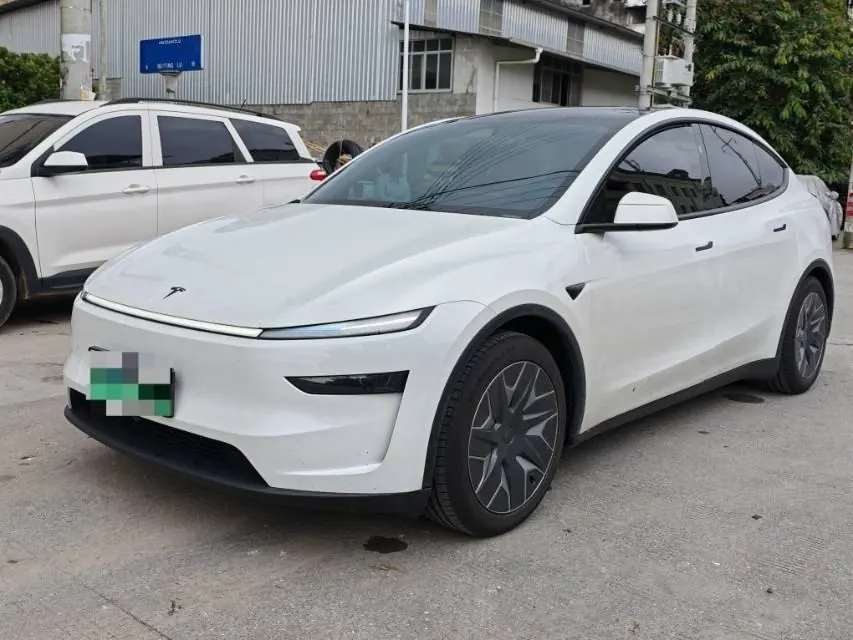 Tesla 2025 Model Y L Long Endurance All-Wheel Drive Automatic Transmission - View 1