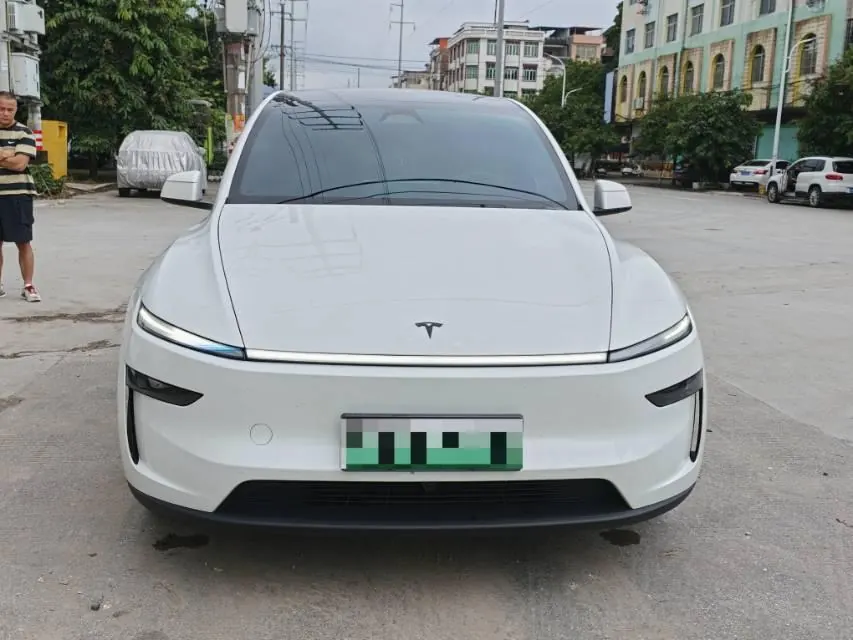 Tesla 2025 Model Y L Long Endurance All-Wheel Drive Automatic Transmission 2