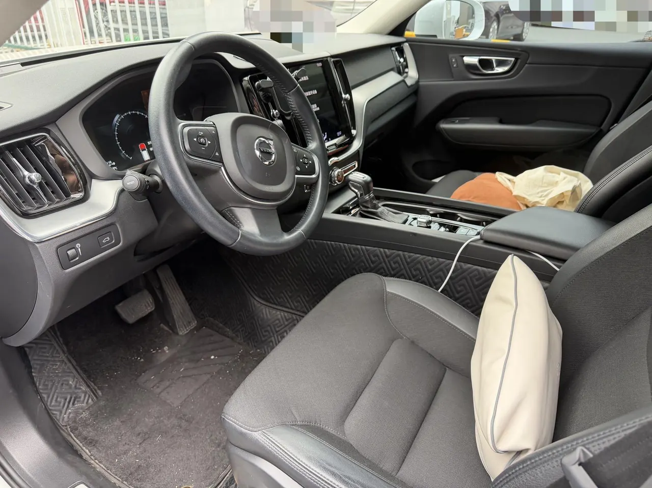 Volvo 2021 XC60 2.0T T4 Zhixing Deluxe Edition Automatic Gear 4