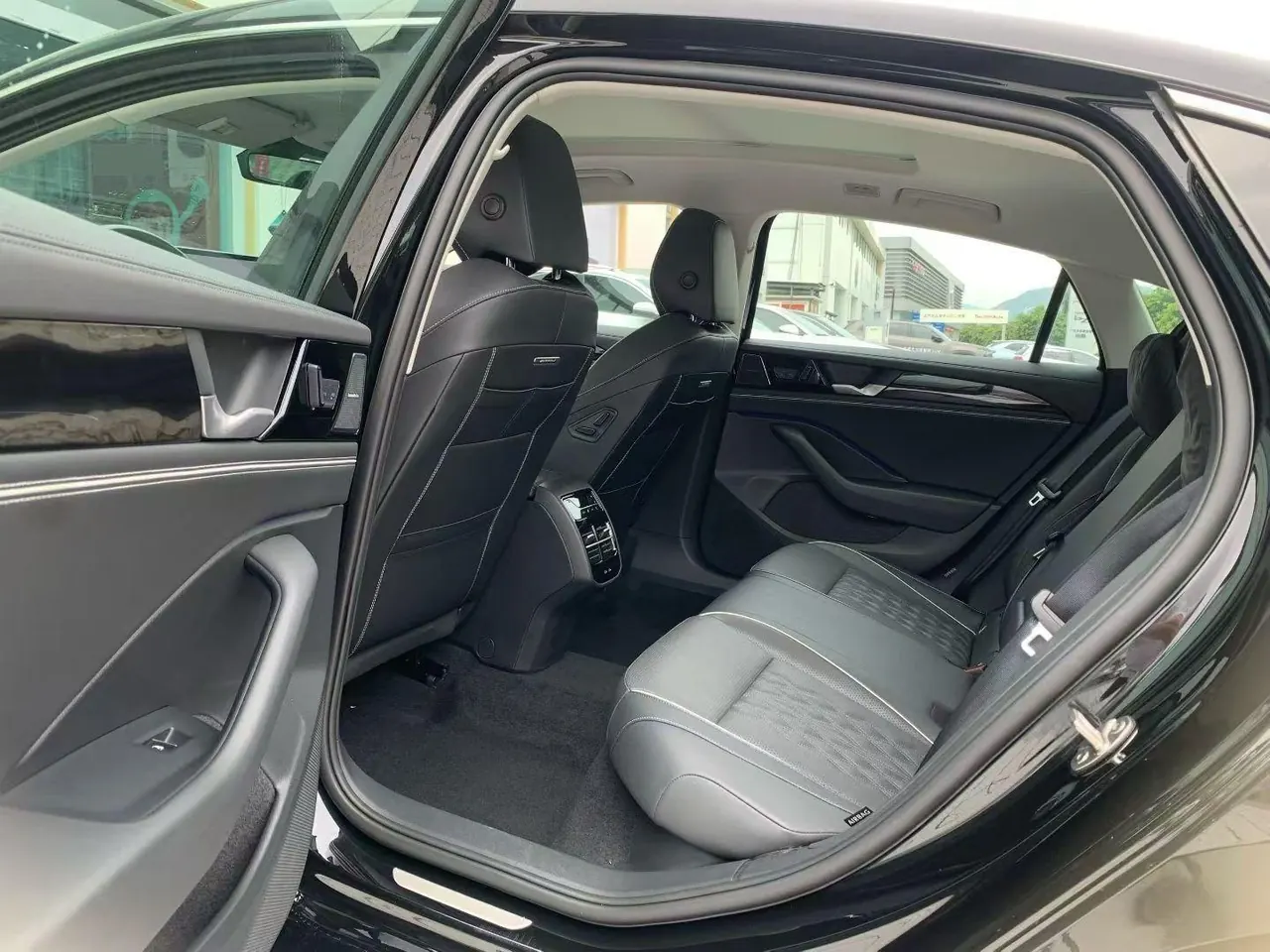 Volkswagen 2024 Magotan 2.0TSI 380TSI Extreme Edition Automatic 4