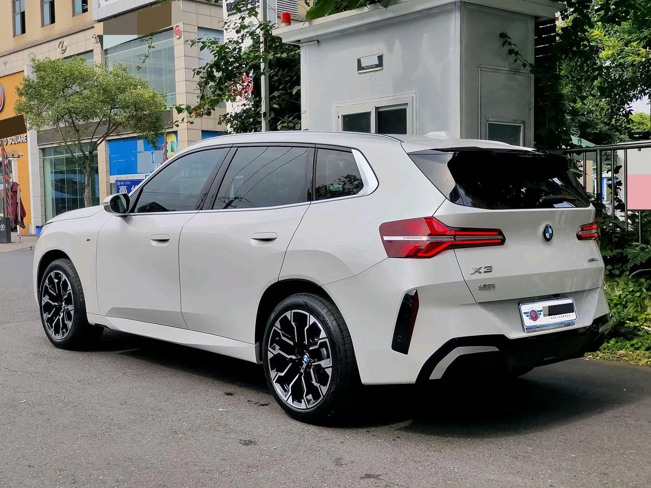 BMW 2026 X3 xDrive30L 2.0T Leading M Sports Obsidian Night Suit Automatic Gear 2