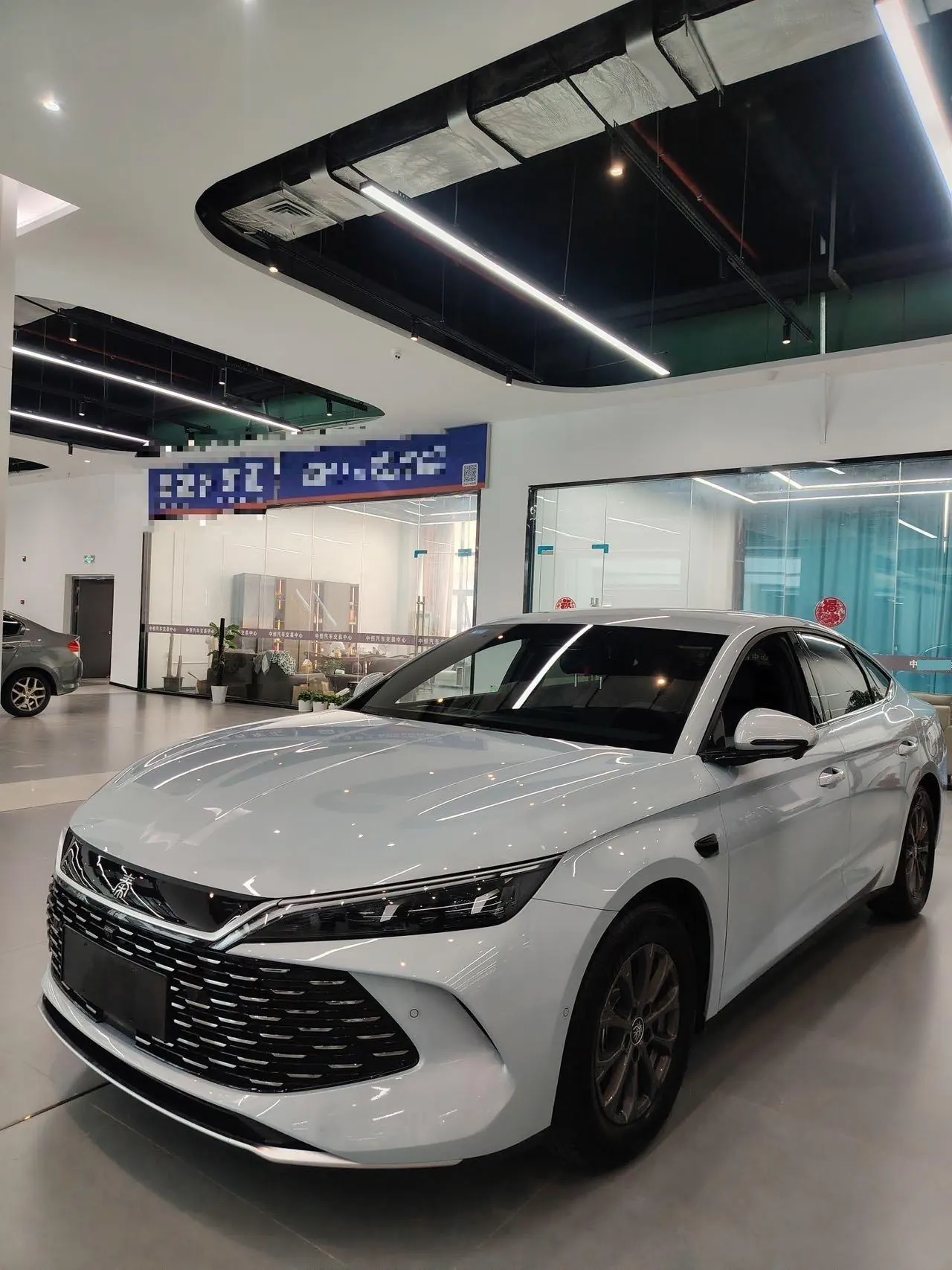 BYD 2025 Qin L DM-i 1.5 stepless smart driving version 80KM Exceed automatic gear - View 1