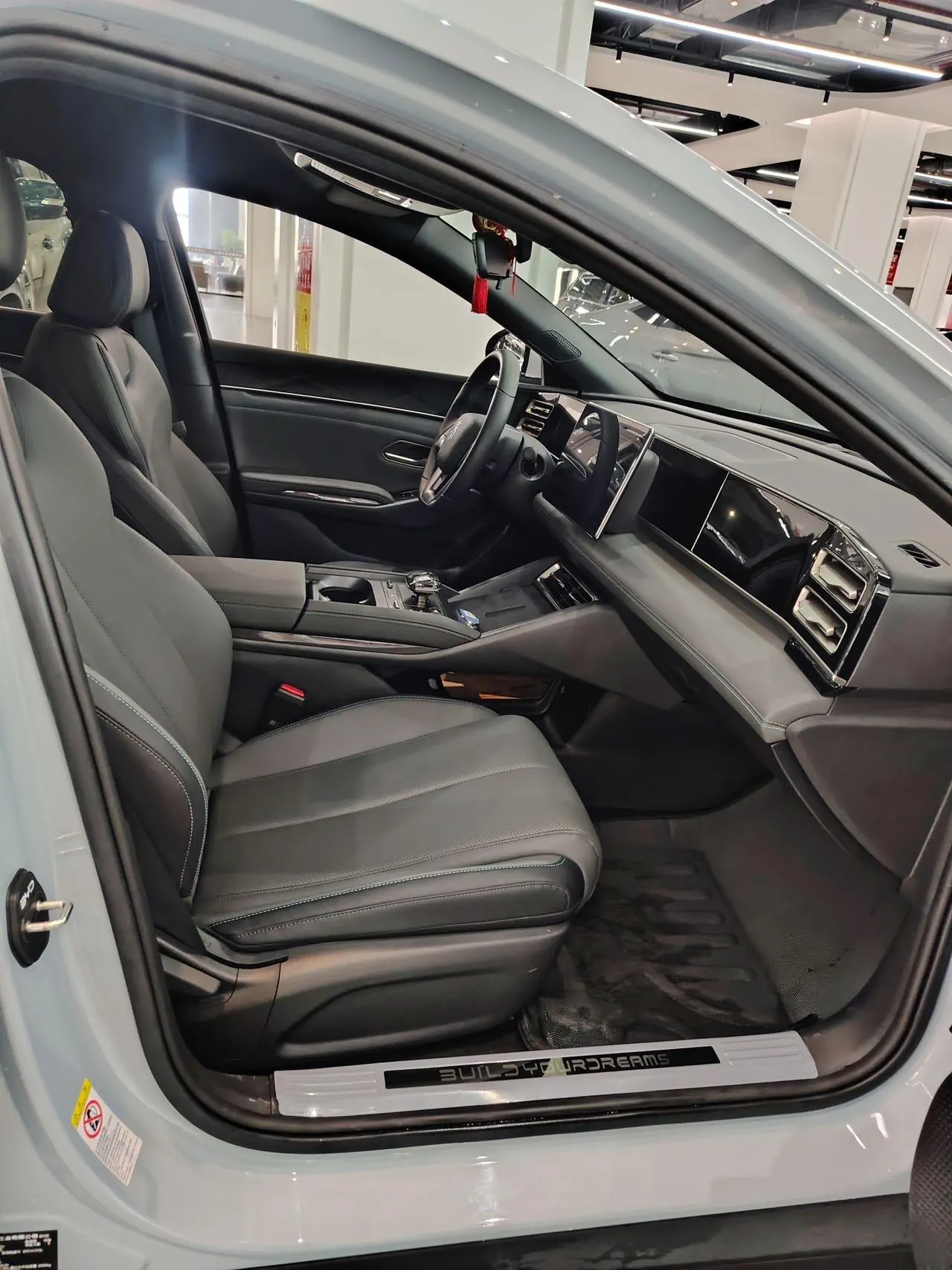 BYD 2025 Qin L DM-i 1.5 stepless smart driving version 80KM Exceed automatic gear 8