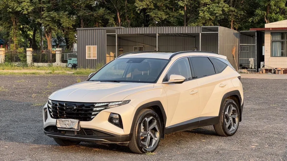 Открыть галерею: Hyundai 2023 Tousheng L 1.5T LUX Premium Edition Automatic Gear