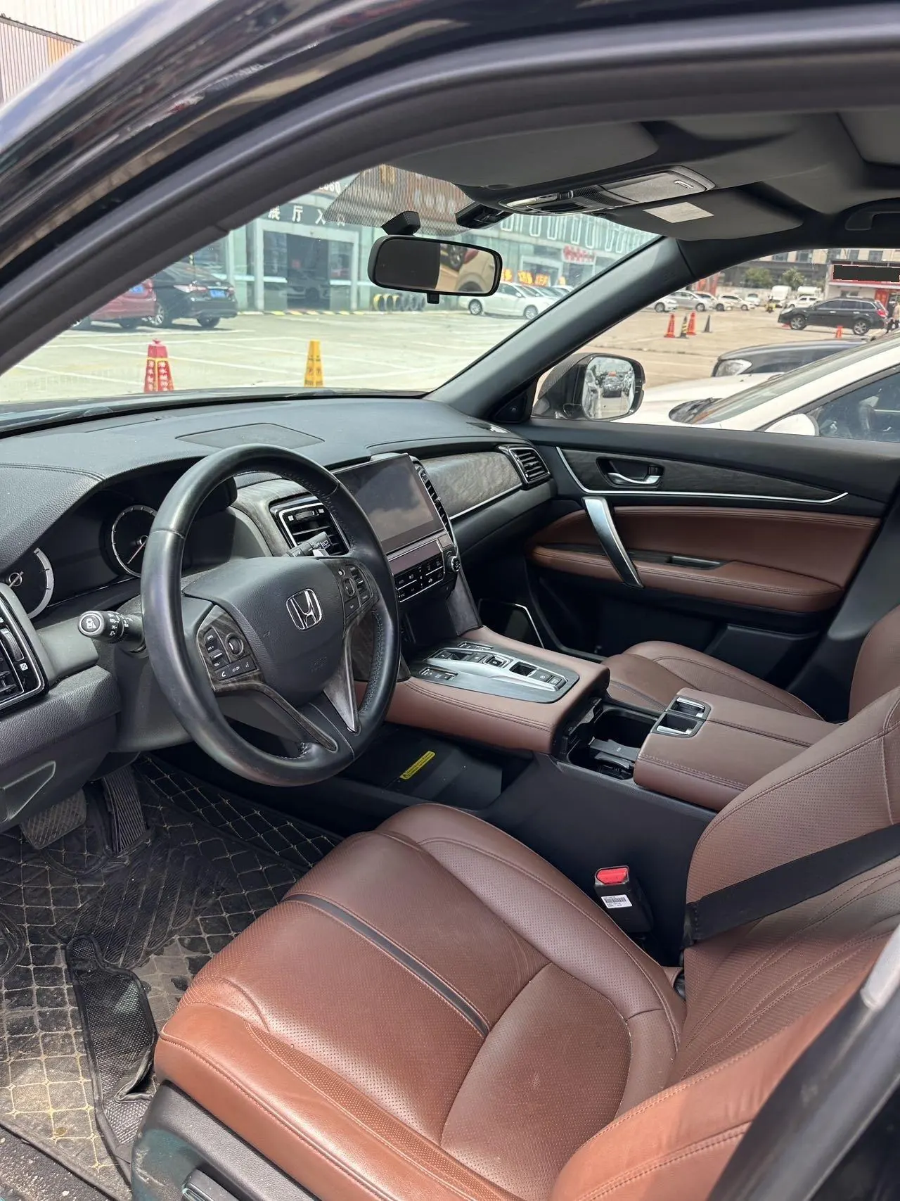 Honda 2020 UR-V 2.0T 370TURBO two-drive elegant version of automatic gear 6