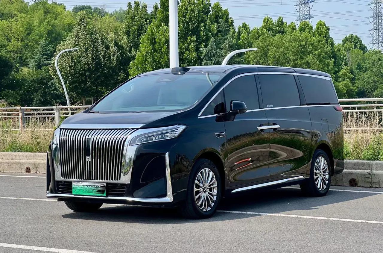 WEY 2025 VV7 Hi4 1.5T Four-Wheel-Drive Automatic Model - View 1