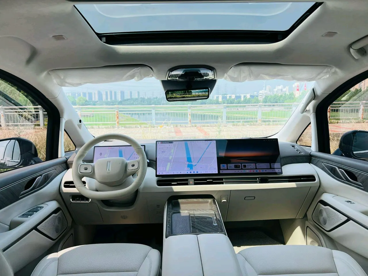 WEY 2025 VV7 Hi4 1.5T Four-Wheel-Drive Automatic Model 4