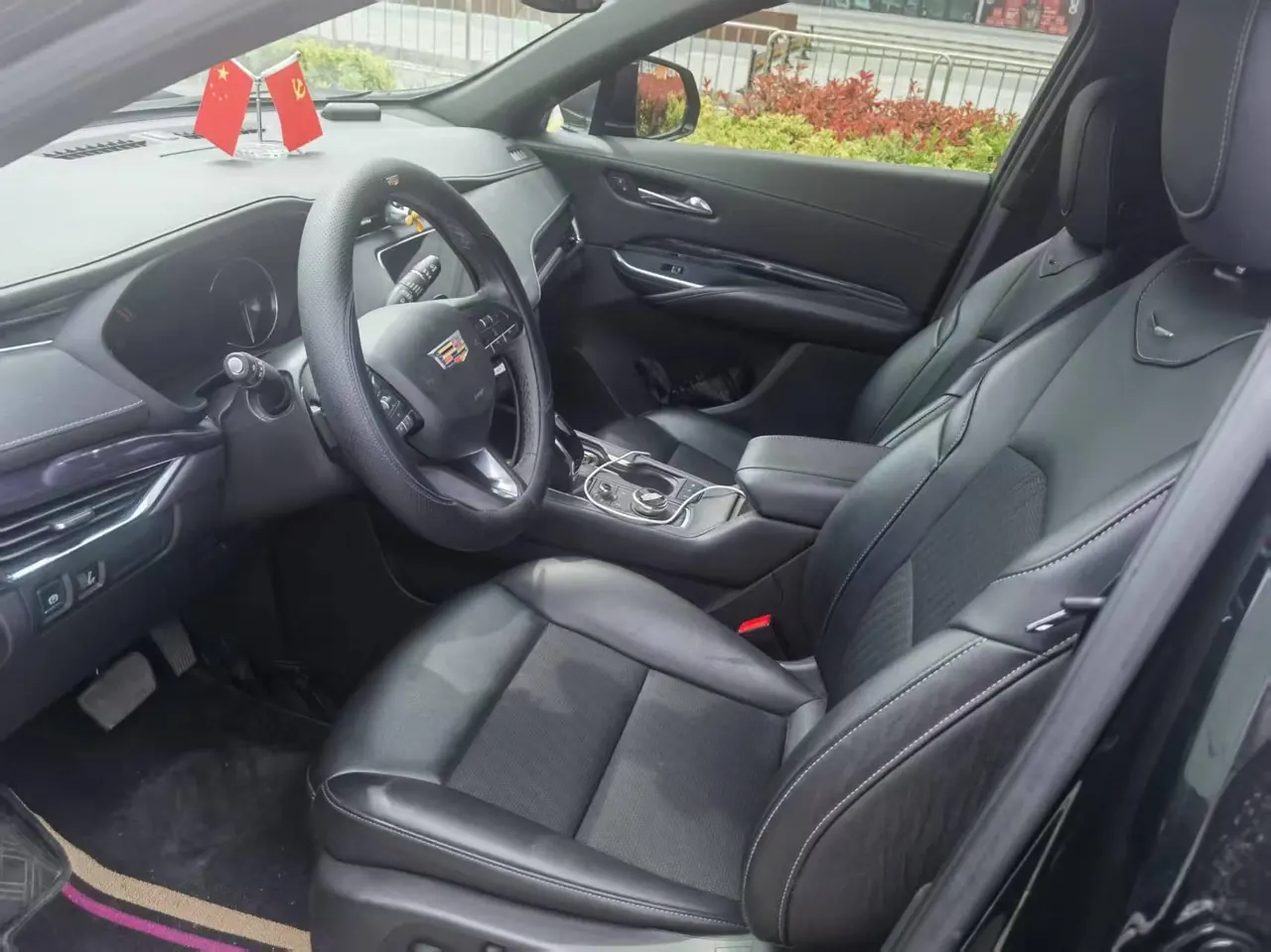 Cadillac 2021 XT4 2.0T 28T Two-Drive Leading Automatic Gear 3
