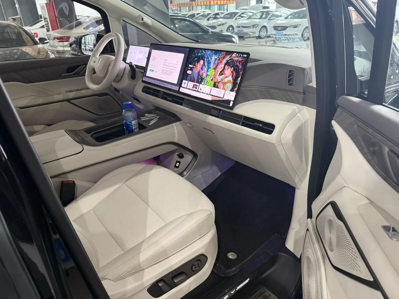 WEY 2025 VV7 Hi4 1.5T Four-Wheel-Drive Automatic Model 3