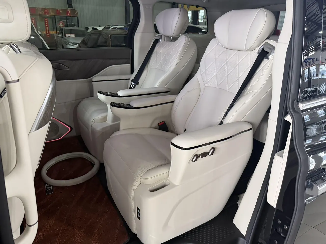 WEY 2025 VV7 Hi4 1.5T Four-Wheel-Drive Automatic Model 4