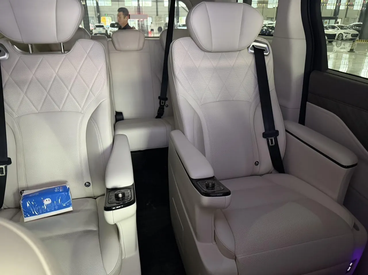 WEY 2025 VV7 Hi4 1.5T Four-Wheel-Drive Automatic Model 5