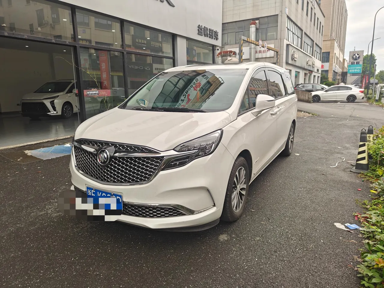 Buick 2021 GL8 ES Lu Zun 2.0T 653T Comfortable Automatic Gear - View 1