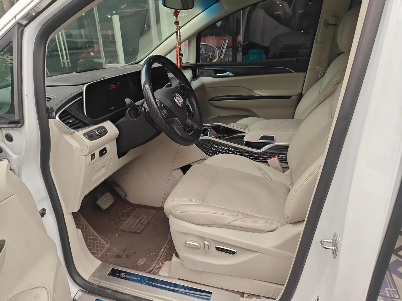 Buick 2021 GL8 ES Lu Zun 2.0T 653T Comfortable Automatic Gear 2