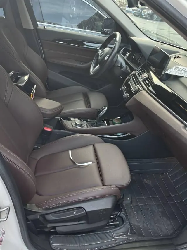 BMW 2020 X1 sDrive20Li 1.5T exclusive automatic gear 3
